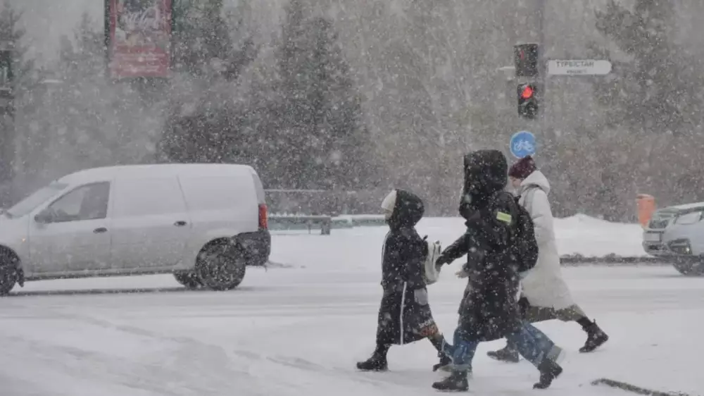 Алматыда қар жауады, Астанада боран соғады: ауа райы болжамы