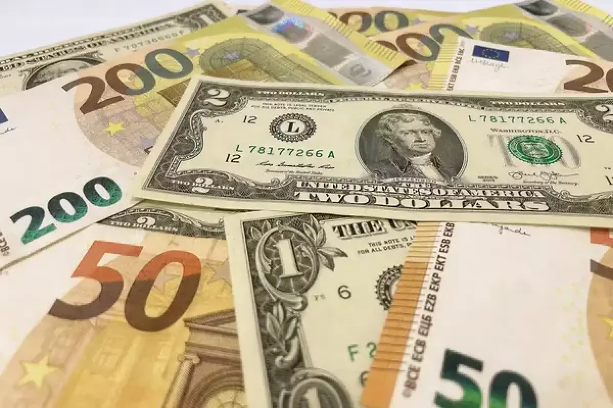 Курс евро и доллара в обменниках Астаны и Алматы 20 декабря 2025