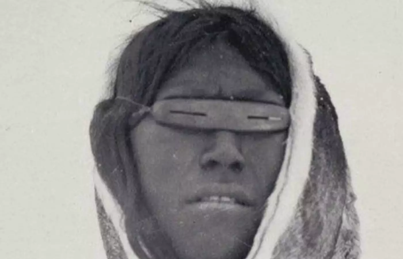 Күн сәулесінен қорғайтын көзілдірікті алғаш болып кімдер қолданды?