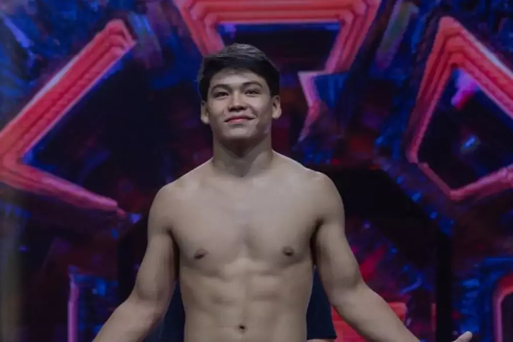 Боец из Казахстана одержал победу на турнире ММА в Узбекистане