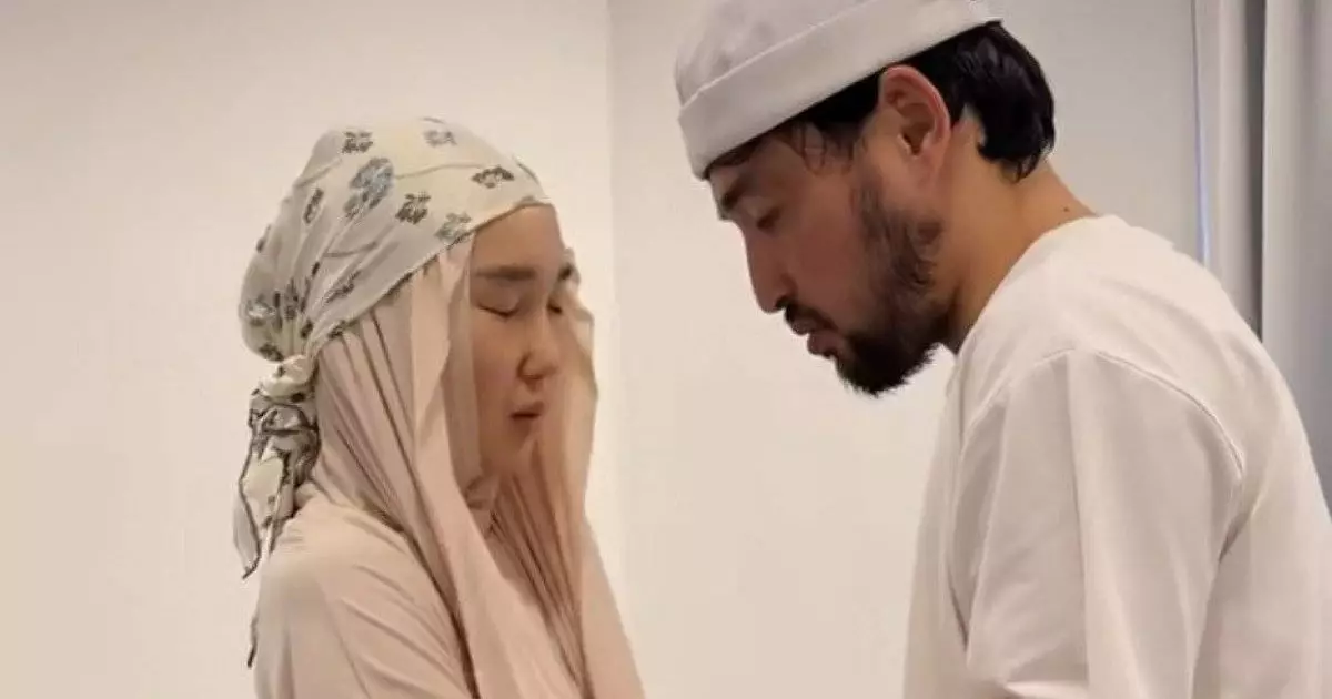  «Дұғада болыңыздар»: Танымал блогер жүре алмай қалды (ВИДЕО) 