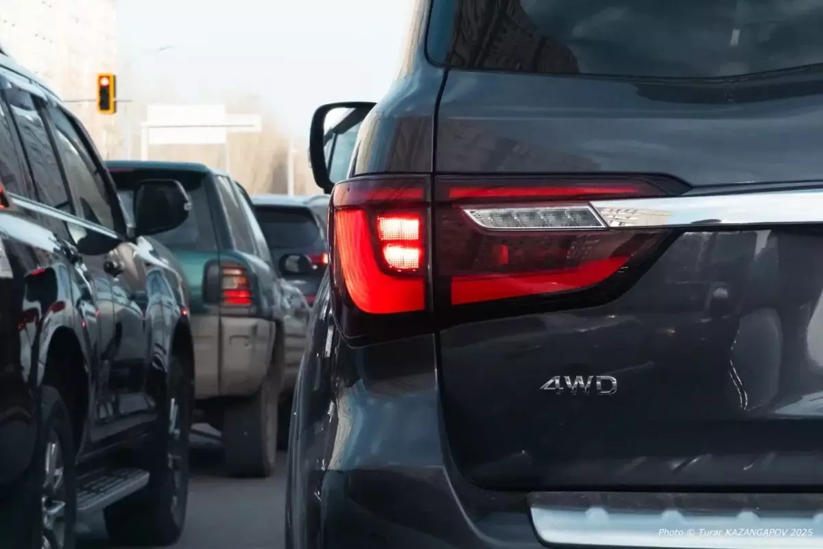 Движение автотранспорта ограничили в нескольких областях Казахстана