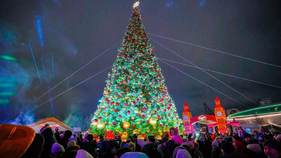 Астанада бір мезетте 40-тан астам шыршаның шамы жағылды