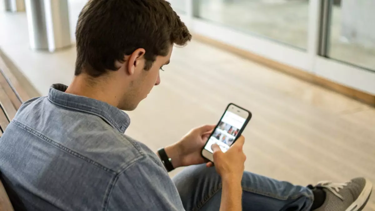 Молодёжь всё меньше доверяет интернету – она говорит о вреде психике и обществу