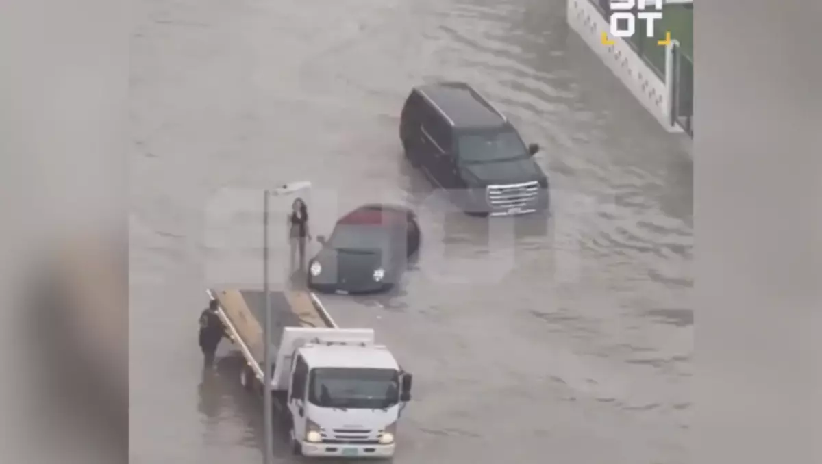 Қаза тапқандар бар: Біріккен Араб Әмірліктерін су басты (ВИДЕО)