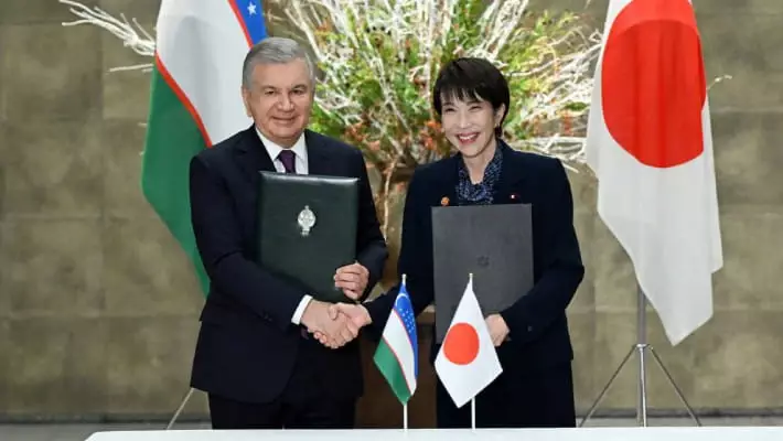 Мирзиёев и Такаичи подписали заявление о расширенном стратегическом партнерстве