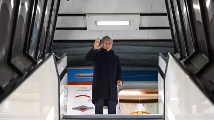 Мирзиёев после визита в Японию отправился в Россию