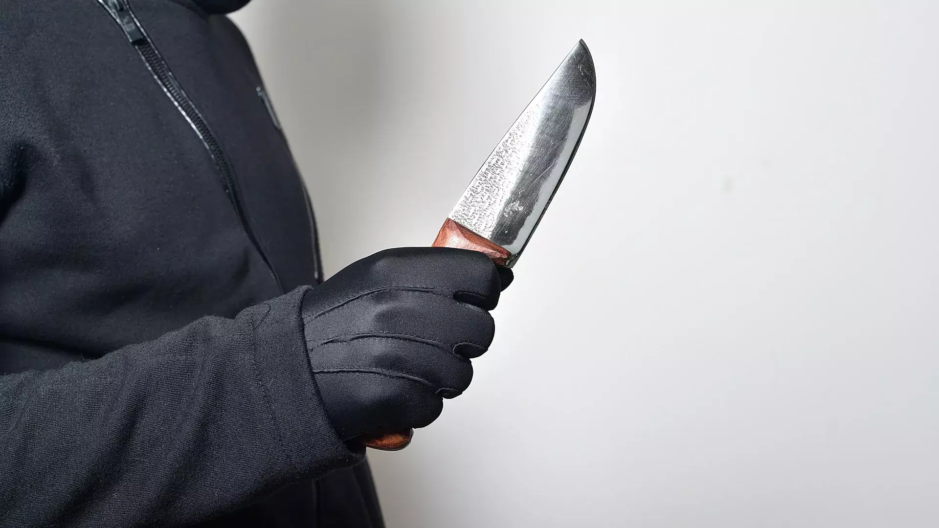 Зарезавшему жену в день свадьбы дочери смягчили приговор в Караганде