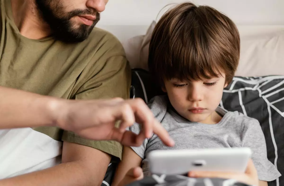 "Балаларды "бонус береміз" деп алдайды": Қазақстандық ата-аналарға алаяқтықтың жаңа түрі туралы ескерту жасалды