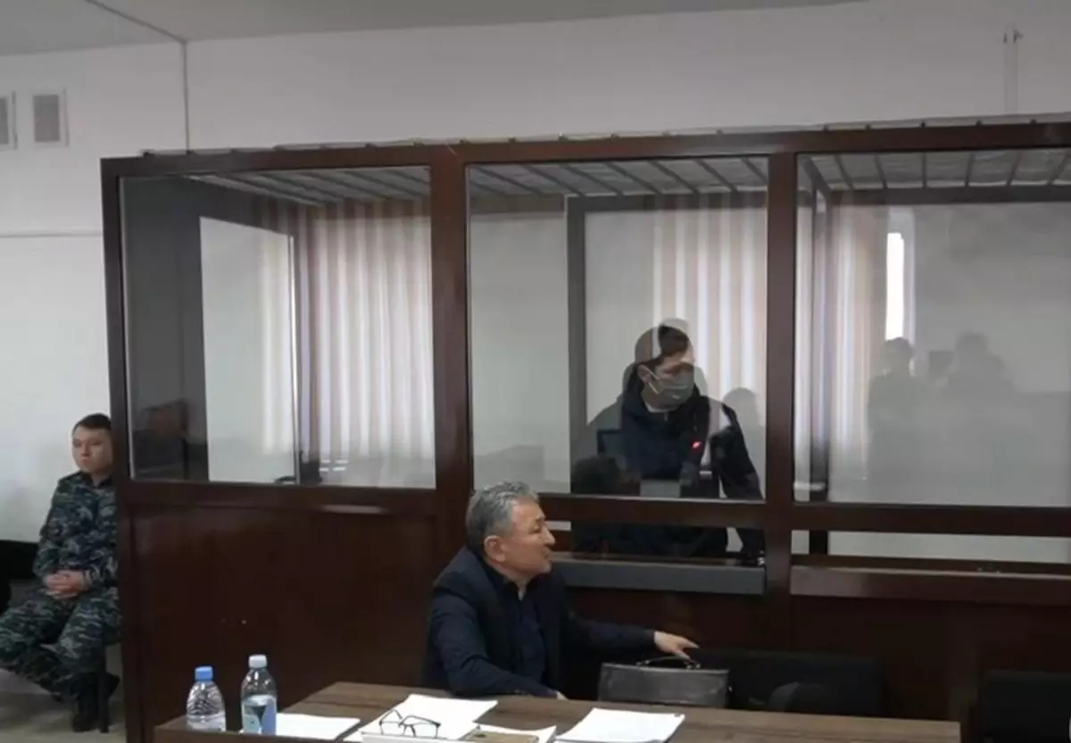 «Айзат тоже меня ударила»: Айбар Жанболат в суде рассказал, как погибла его супруга