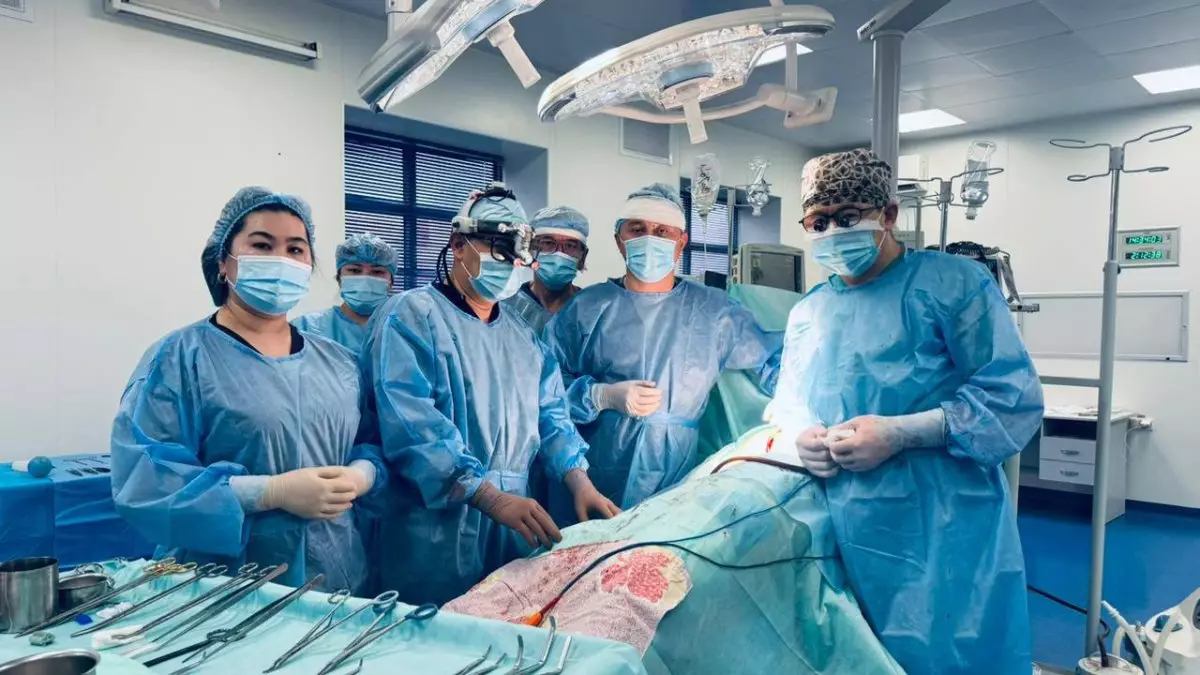 Пациенту пересадили его собственную почку в Шымкенте