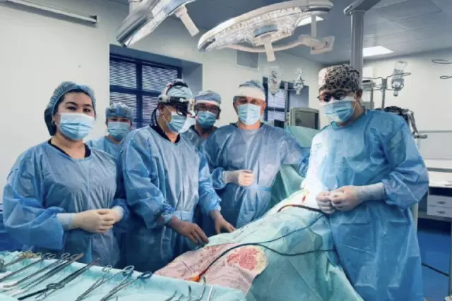 Шымкентте дәрігерлер науқастың бүйрегін алып, өзіне қайта салды