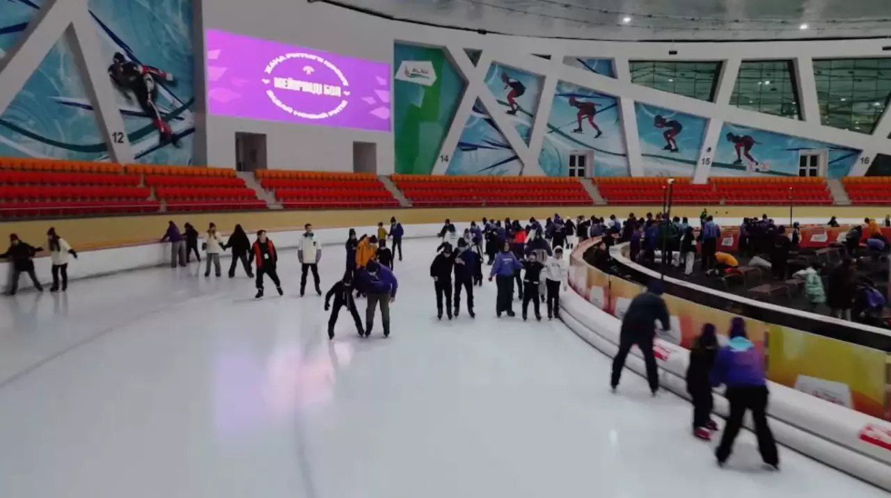 Воспитанникам детского дома организовали новогоднюю акцию в Алматы