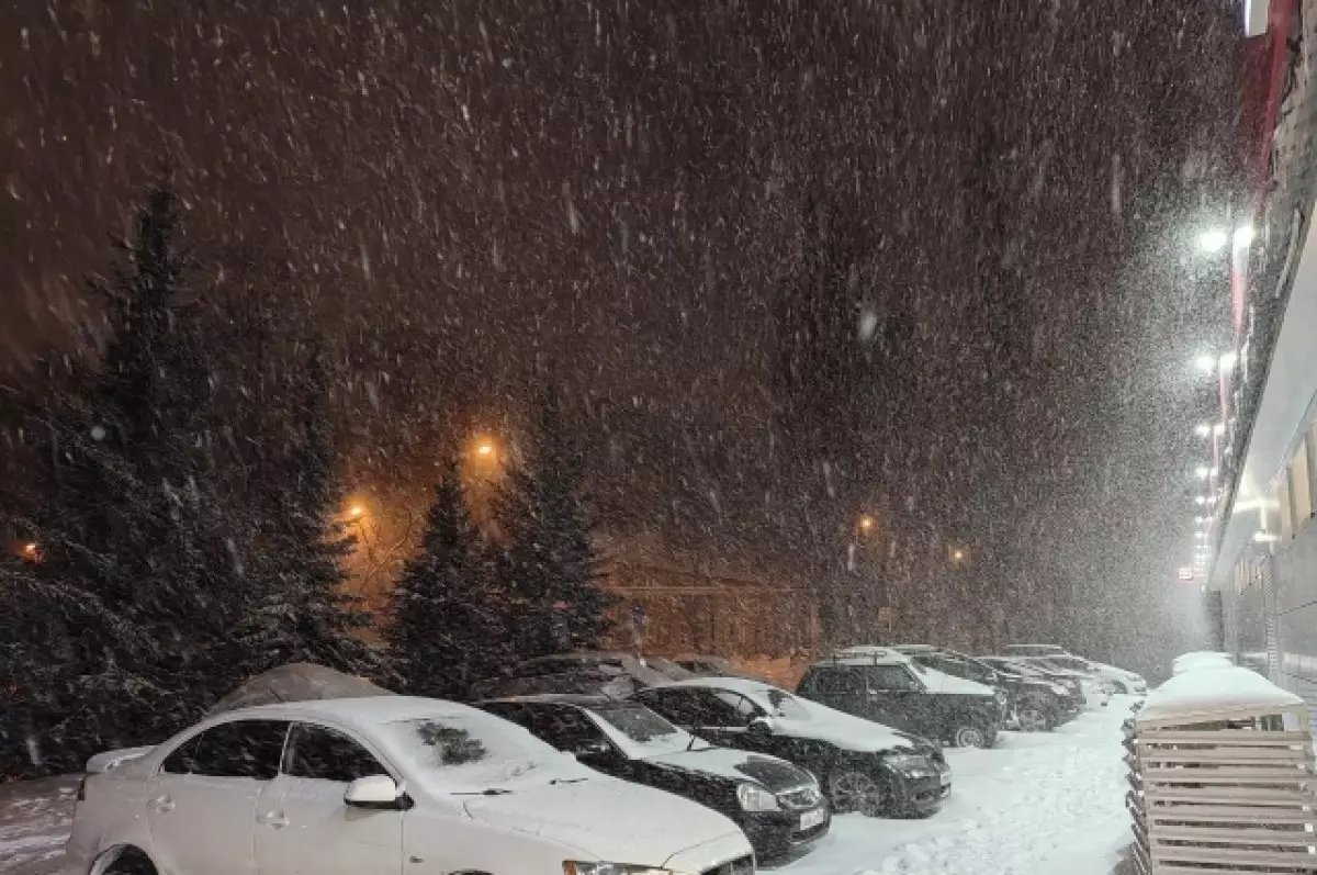 Штормовые предупреждения на воскресенье объявлены в 16 областях Казахстана