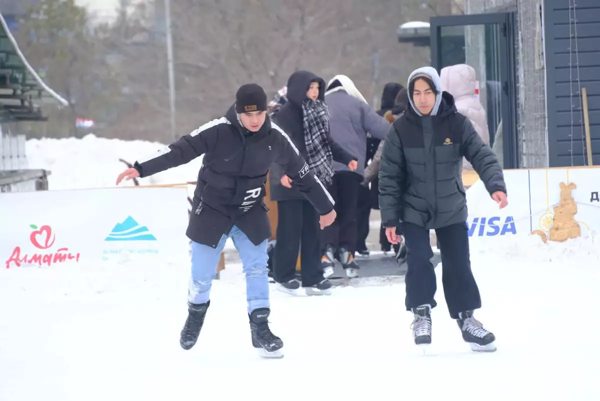 В Алматы открылись 11 бесплатных ледовых катков для горожан