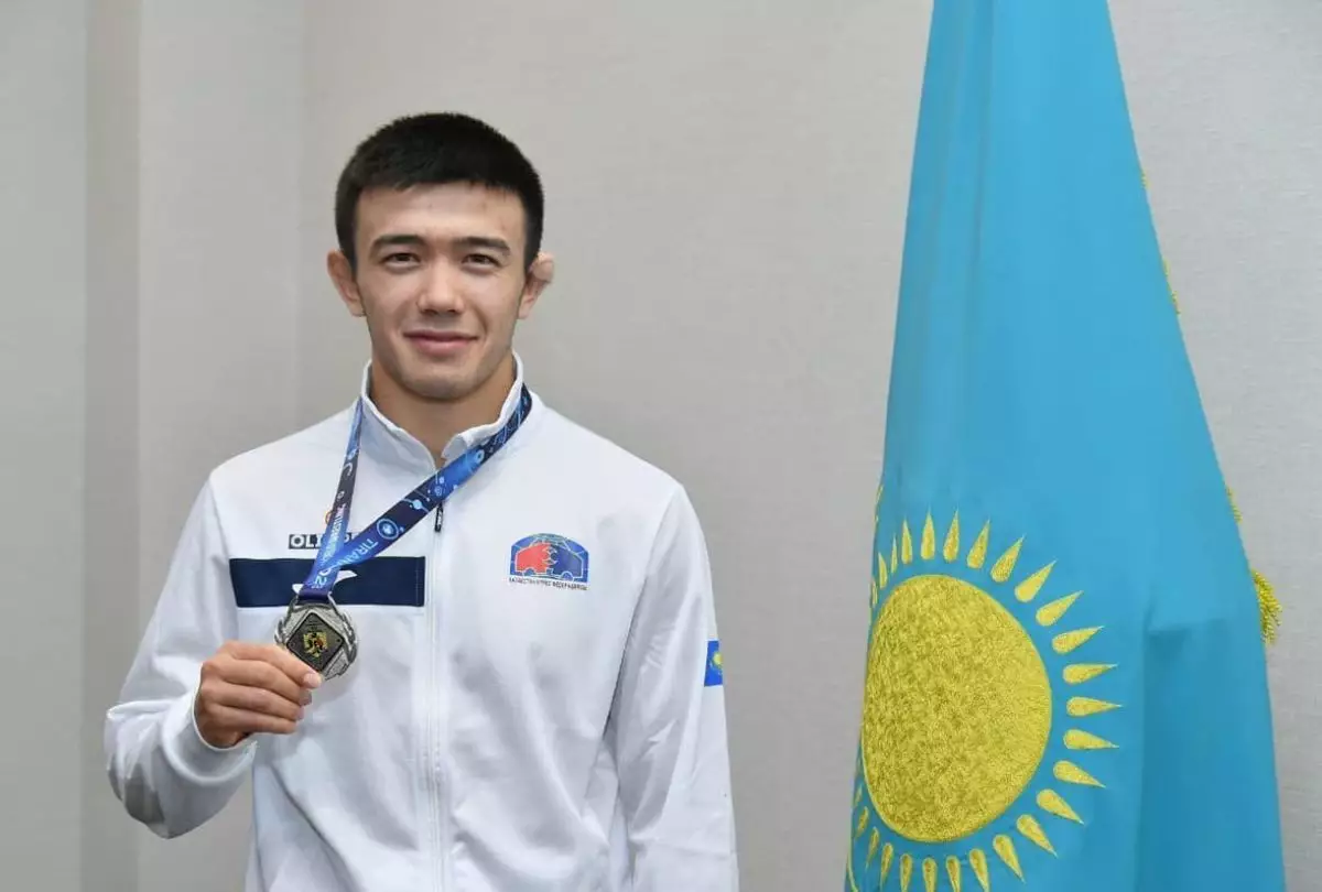 Күрес федерациясы әлем чемпионатында жүлде алған балуанды неге елеусіз қалдырды?