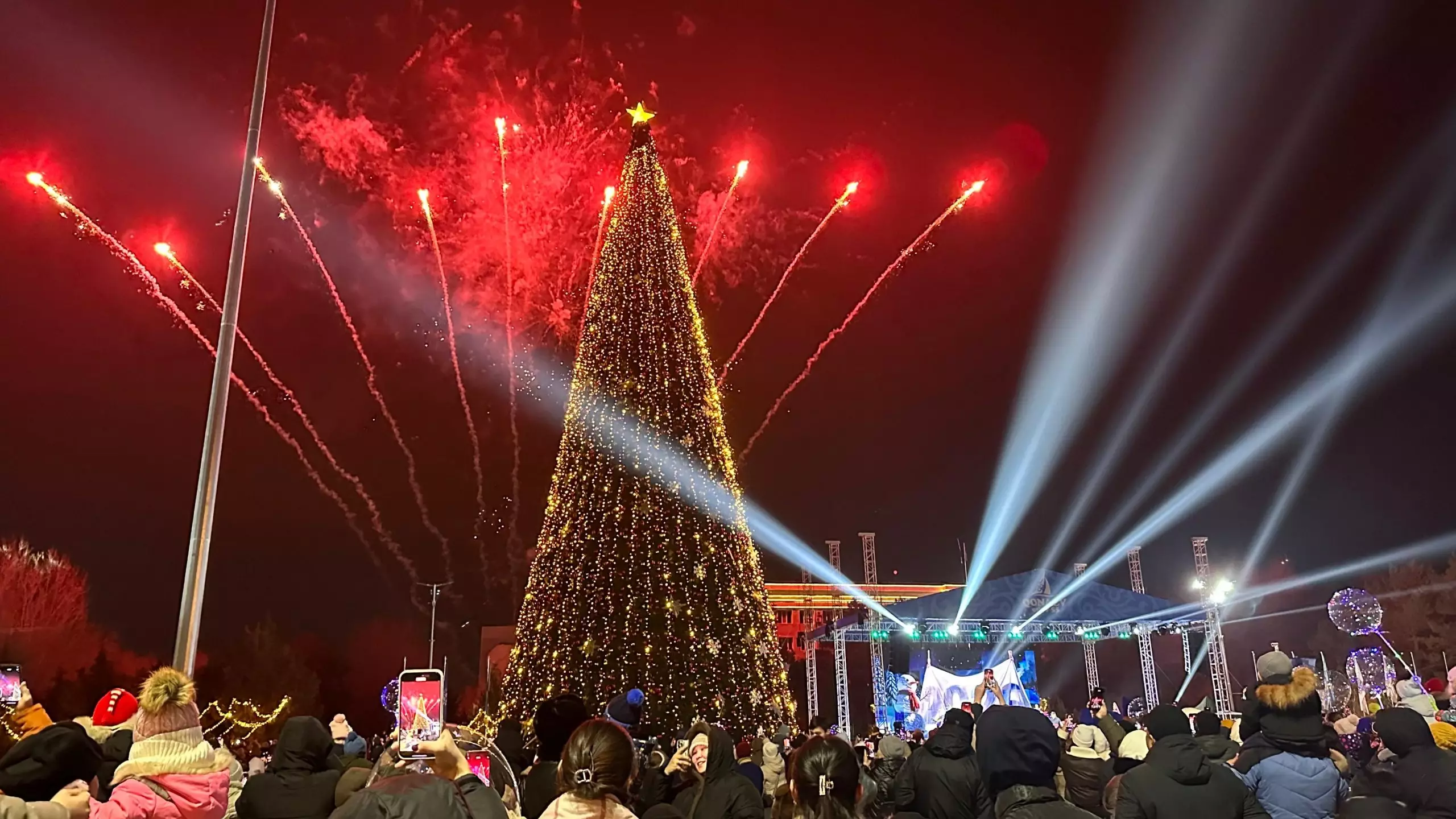 Қонаевта басты шыршаның шамдары салтанатты түрде жағылды