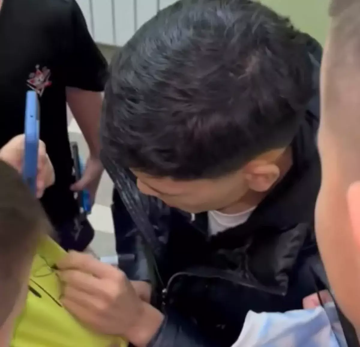 «Зачем нам Месси?»: встреча Анарбекова с детьми собрала тысячи просмотров в Казнете