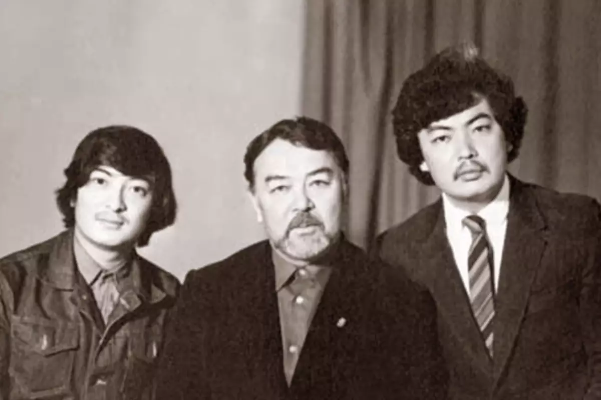 «Екі балам да «әке» демеді»: Асанәлі Әшімов өкінішін айтып, көзіне жас алды (ВИДЕО)