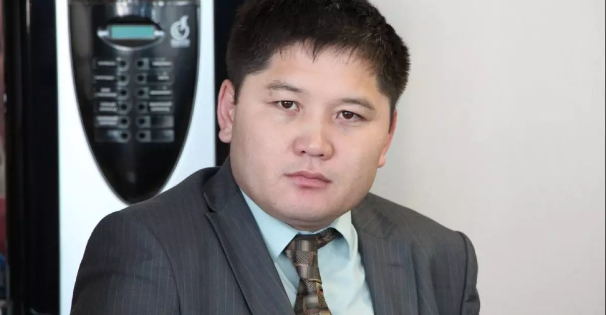 «Алименттің ақшасына өскен бала әкесі қартайған кезде оны бағуға міндетті»: Журналист тосын мәлімдеме жасады