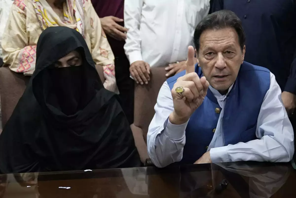 Экс-премьера Пакистана Имрана Хана и его жену приговорили к 17 годам тюрьмы