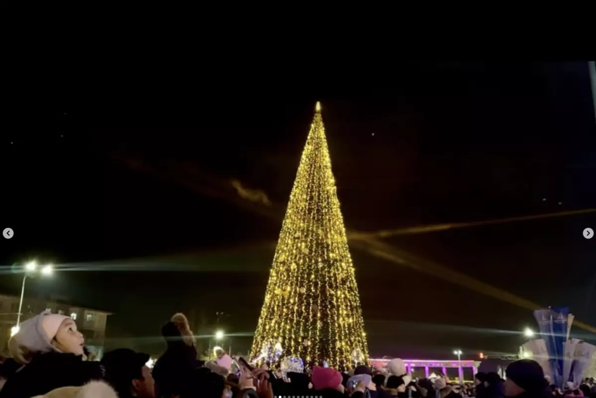 В Конаеве зажглись огни главной новогодней ёлки