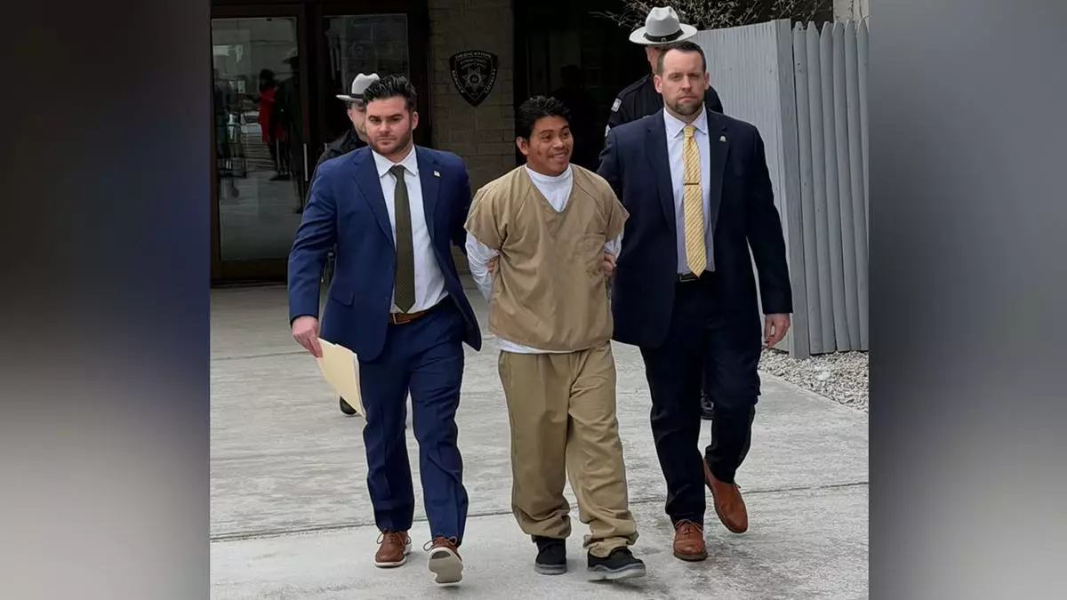 Иммиграционная служба выдала ордер на задержание нелегального иммигранта, обвиняемого в жестоком убийстве таксиста в Нью-Йорке.