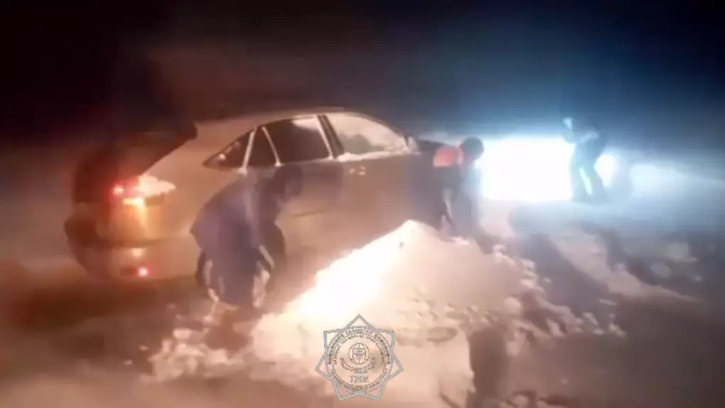 Жетісу облысында қар құрсауында қалған азаматтар құтқарылды