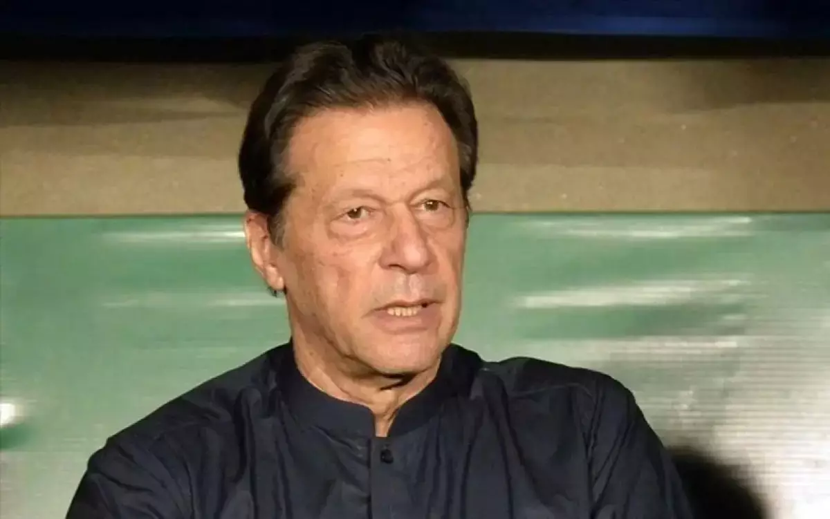 Пәкістанның бұрынғы премьер-министрі мен жұбайы 17 жылға сотталды