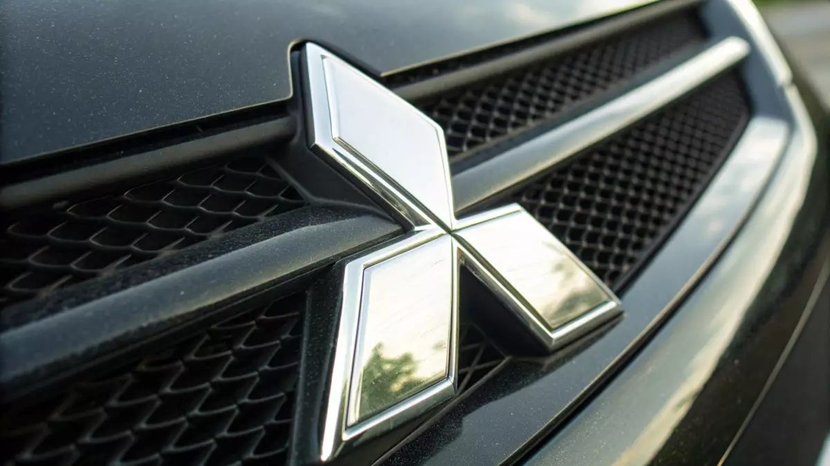 Легендарный Mitsubishi Delica обновился: полный привод и очередь из тысяч покупателей