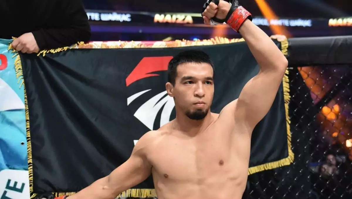 Чемпиондық белбеу үшін шайқас мерзімінен бұрын аяқталды (ВИДЕО)