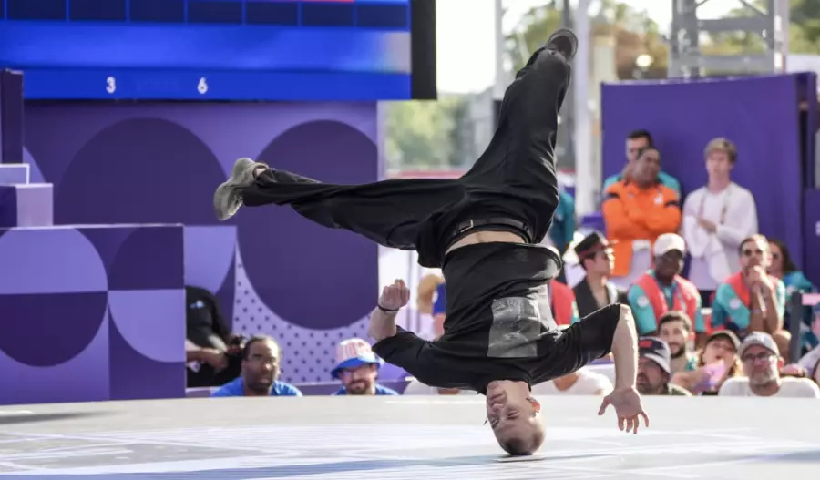 Әмір Закиров брейкингтен Дубайда өткен чемпионатта жеңіске жетті