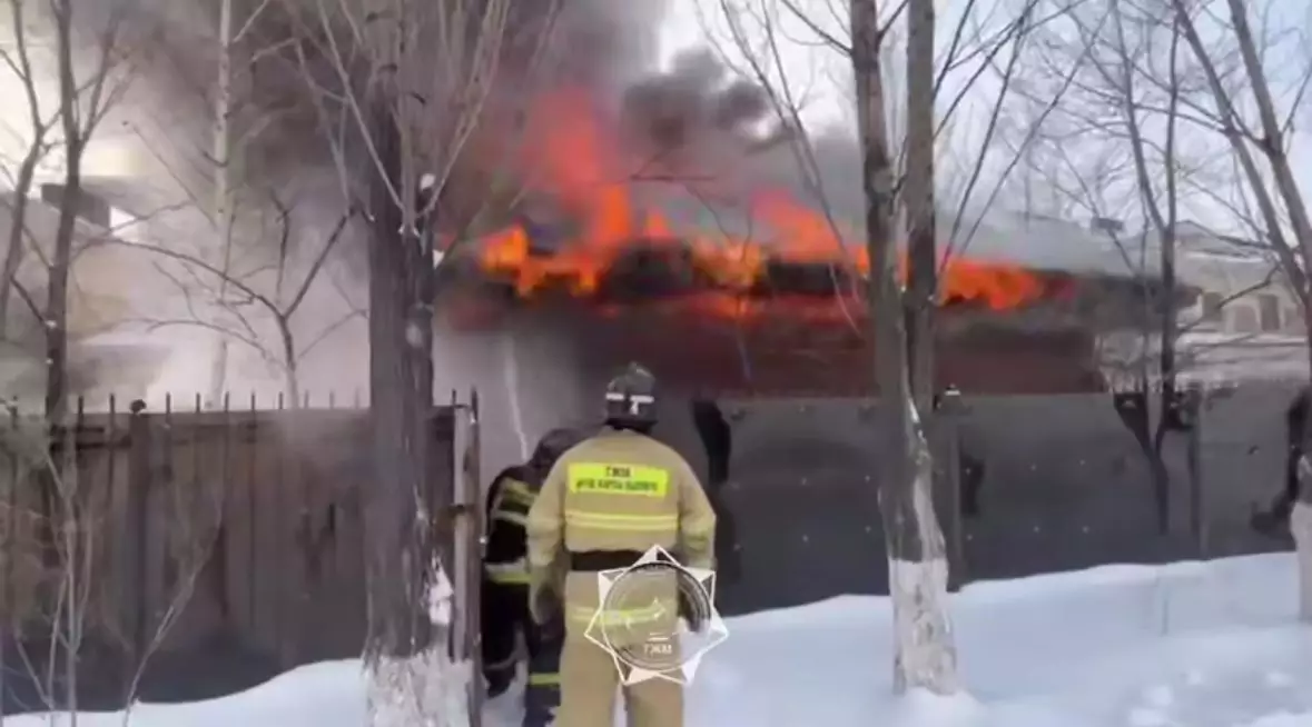 Пожар произошел в коттеджном районе Астаны