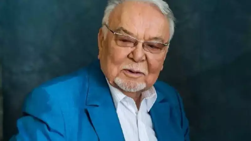 "Әкемнің көзін көрген еді": Аида Балаева Асанәлі Әшімовтің қазасына байланысты көңіл айтты