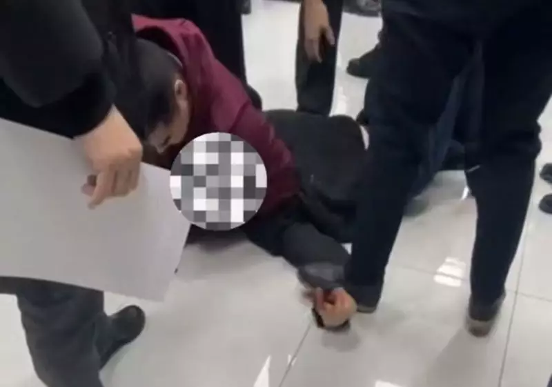 Студент напал с ножом на преподавателя: полиция Алматы возбудила дело