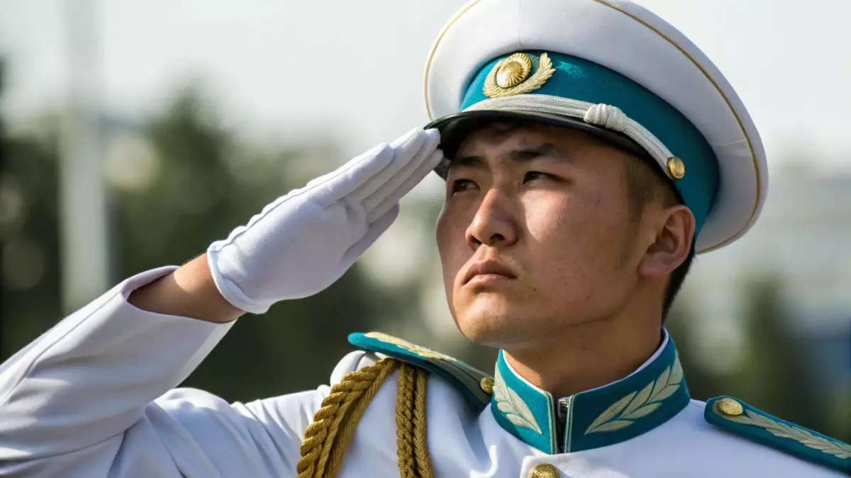 Рота почетного караула сыграла песню Скриптонита