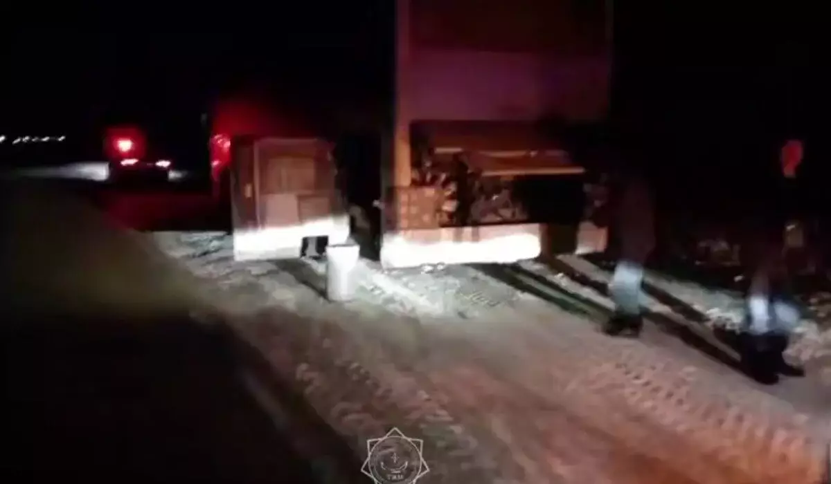 Спасатели эвакуировали иностранцев из сломавшегося автобуса в Костанайской области