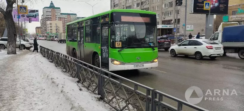 Берік Уәли Семейдің бір шағынауданындағы автобустар мәселесін тексеруге уәде берді