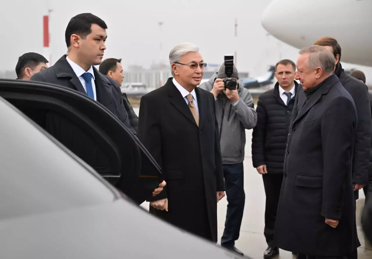 Токаев прибыл с визитом в Санкт-Петербург