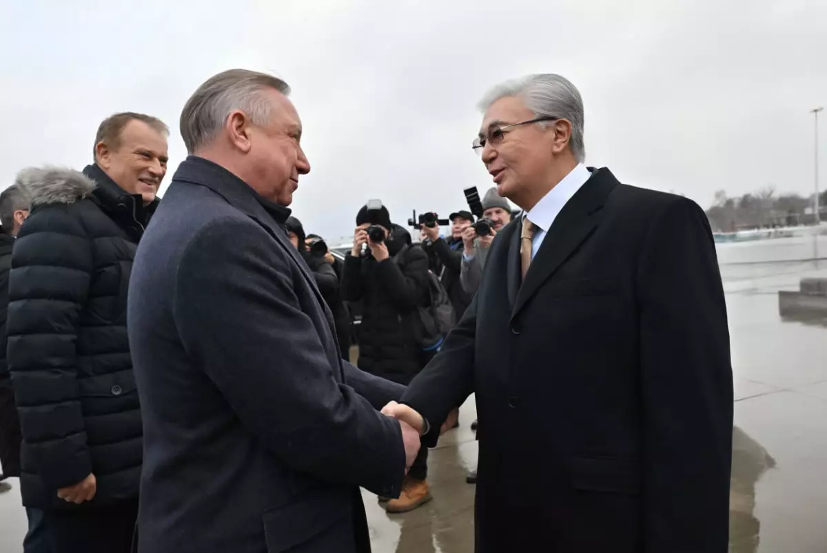 Глава государства прибыл с рабочим визитом в Санкт-Петербург