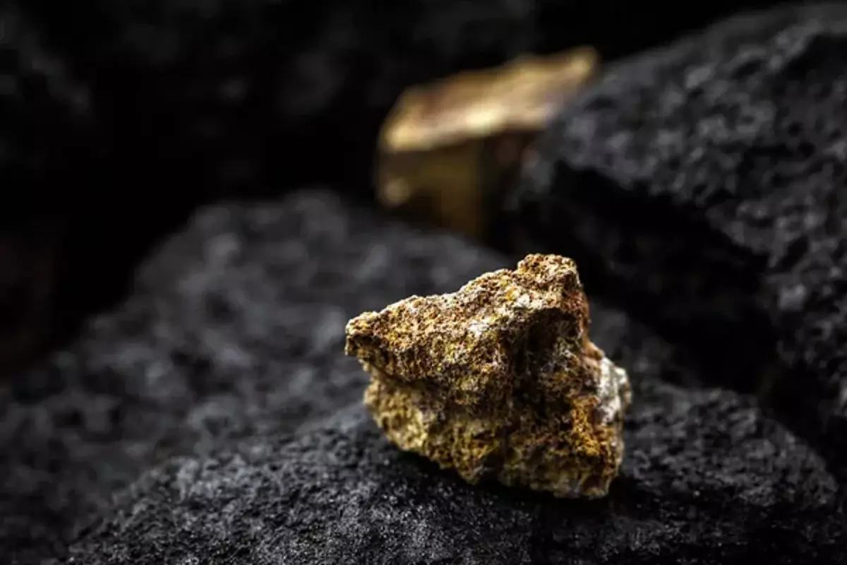 Ақтөбеде радиоактивті уран сатпақ болғандар ұсталды