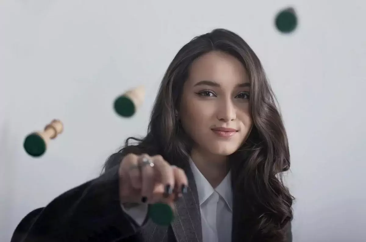 Жансая Абдумалик резко ответила на вопрос о «гонке» с Бибисарой Асаубаевой