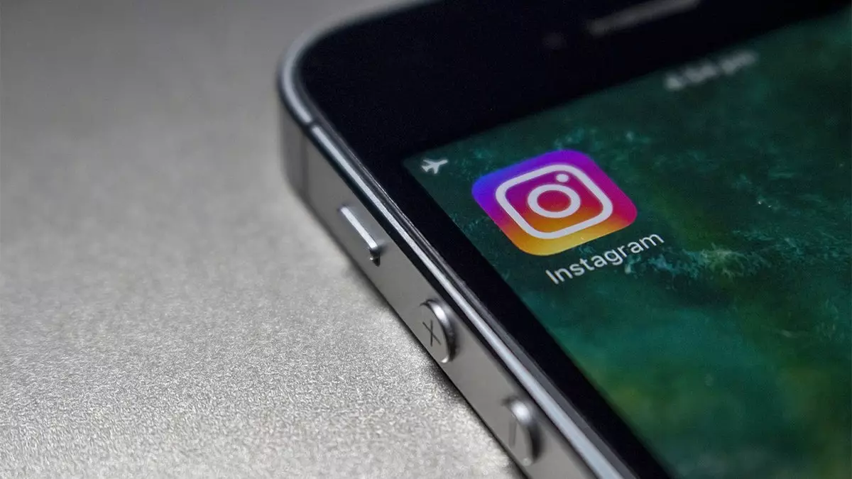 Новый инструмент Instagram на базе ИИ позволяет управлять своей лентой рекомендаций.