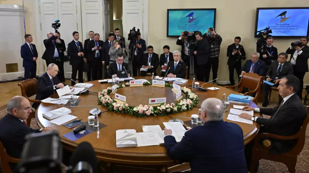 Токаев принял участие в заседании ВЕЭС в узком составе
