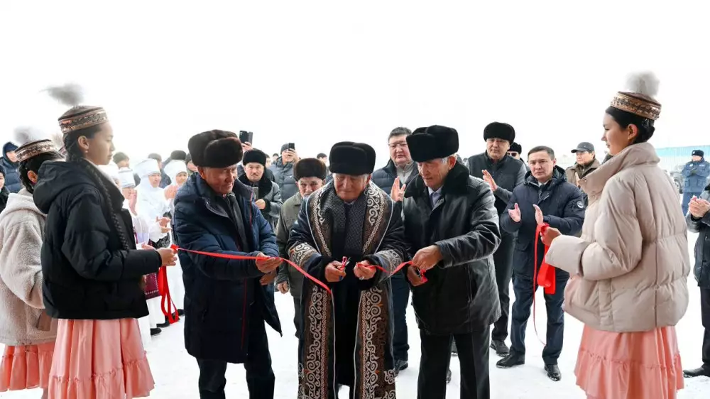 В районах области Абай открываются спортивные и медицинские объекты