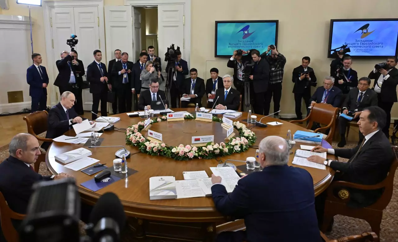 Токаев принял участие в заседании ВЕЭС в узком составе