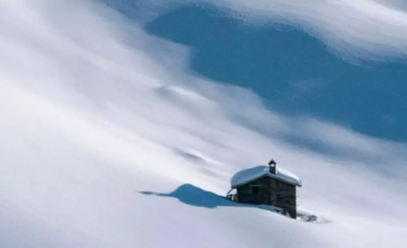 Дети не ходят в школу: улицу в Акмолинской области завалило снегом