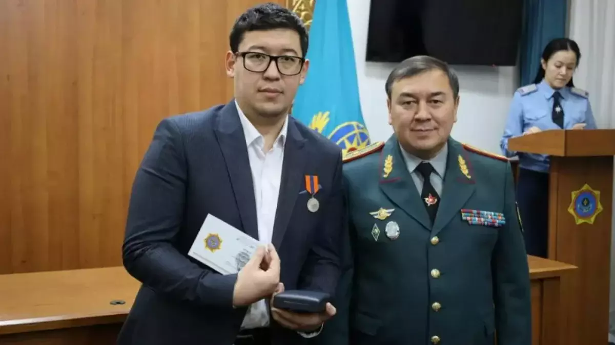 Медаль за мужество: астанчанин спас тонущего мужчину на реке Есиль