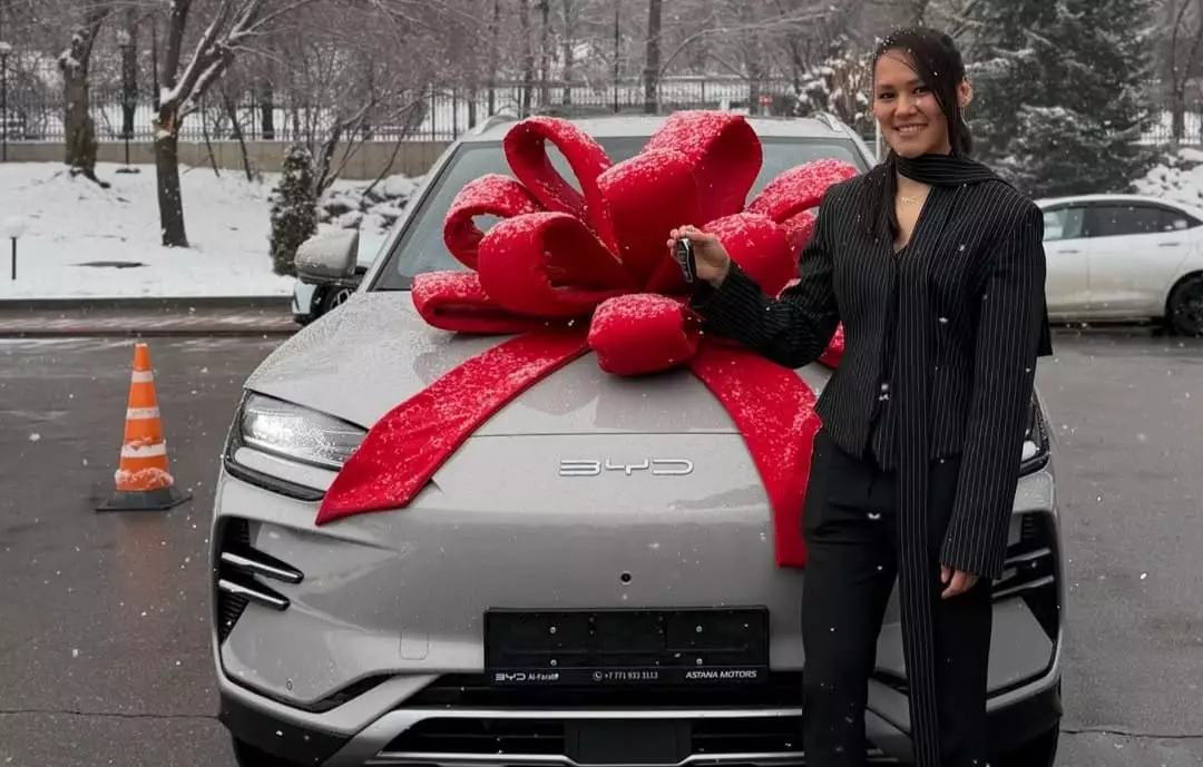 Алуа Балқыбековаға ерекше құрмет көрсетілді (ВИДЕО)