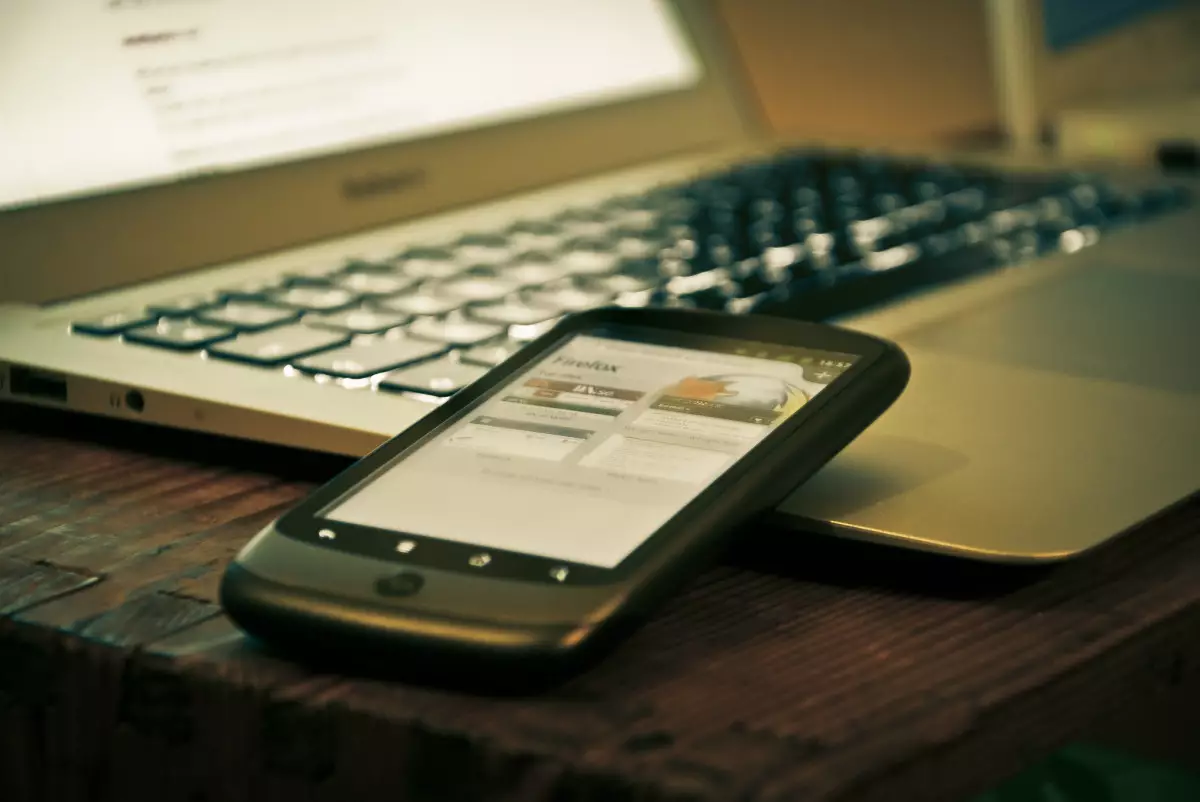 В Польше 8 подростков госпитализировали после взрыва смартфона